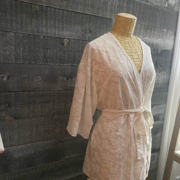 Dex embroidered kimono with a vintage 70s vibe - Picture 5 of 7